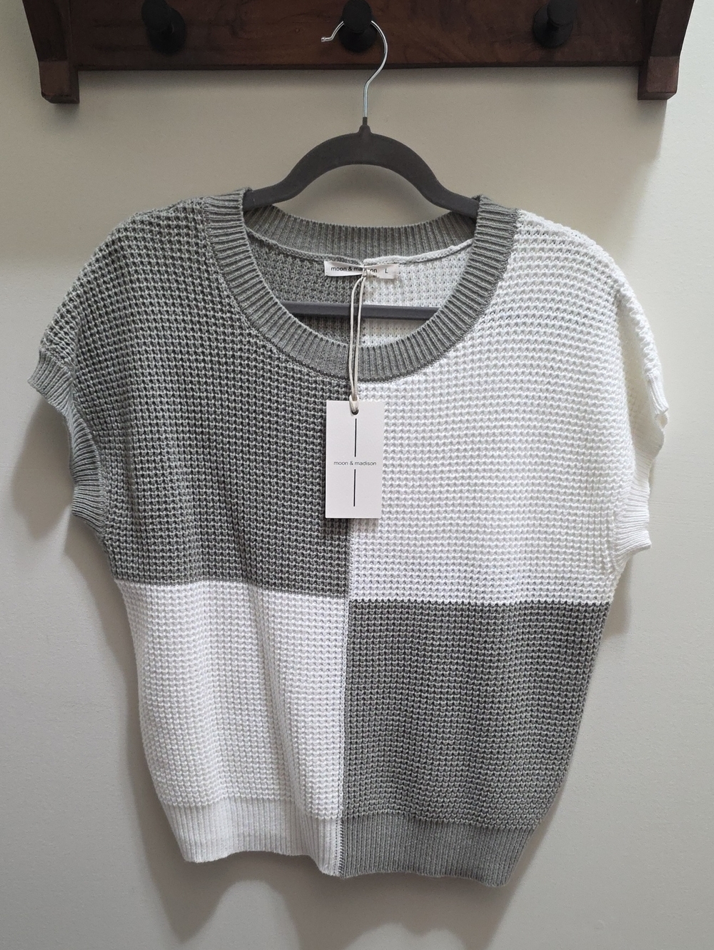 NWT moon & madison Colorblock Knit Short-Sleeve Sweater in Green and White